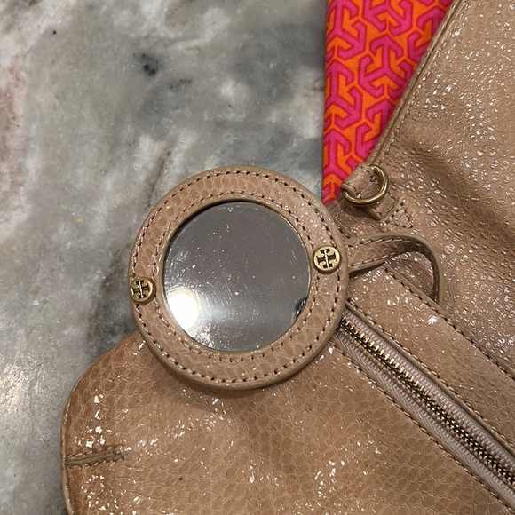 Authentic Tan Tory Burch bag with dust bag. Tan Snake skin - Picture 6 of 6